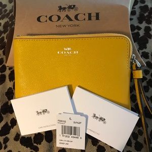 Coach Corner Zip Wrislet